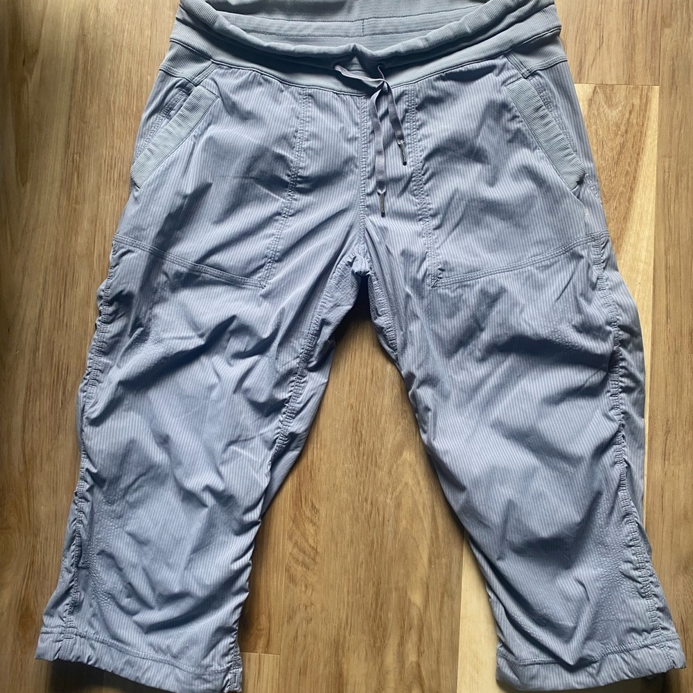 Lululemon dance studio crop grey- size 8